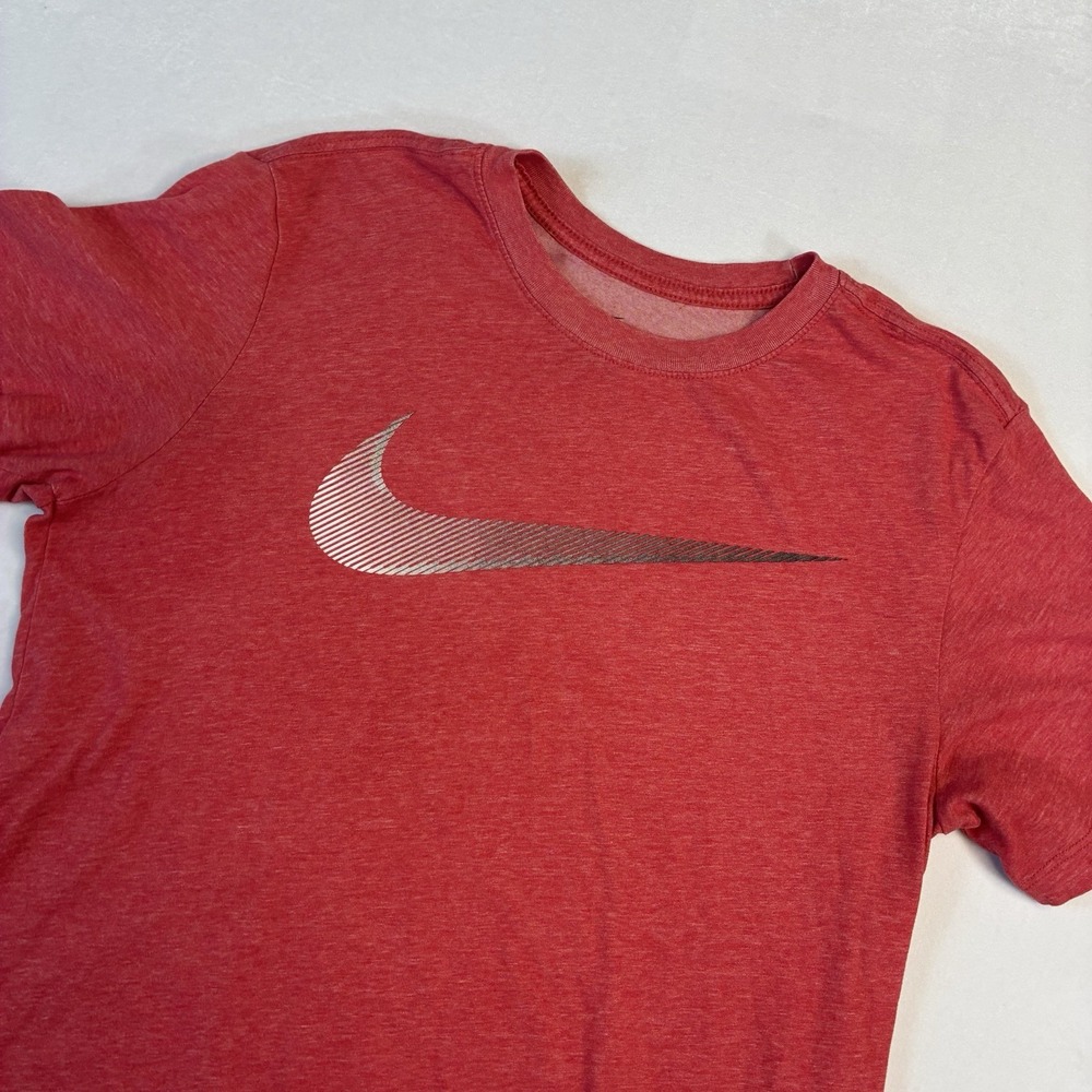 Nike Dri-FIT T-Shirt Mens Medium Red Heather Silver Gradient Swoosh Athletic Tee